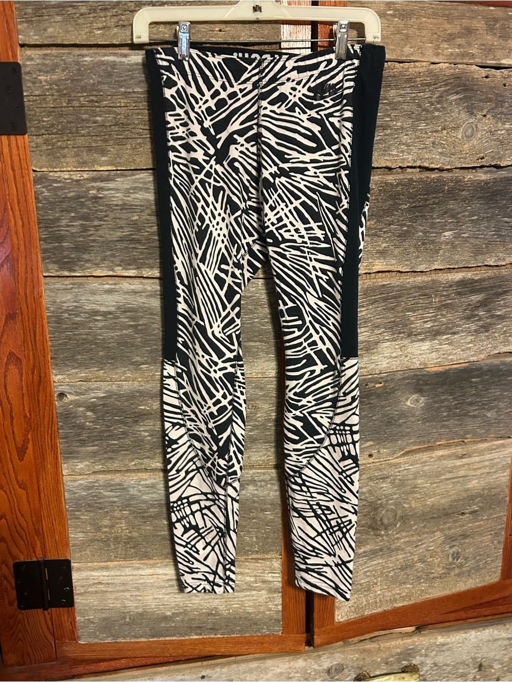 Nike Black & White Graphic Panel Leggings Size M Geometric